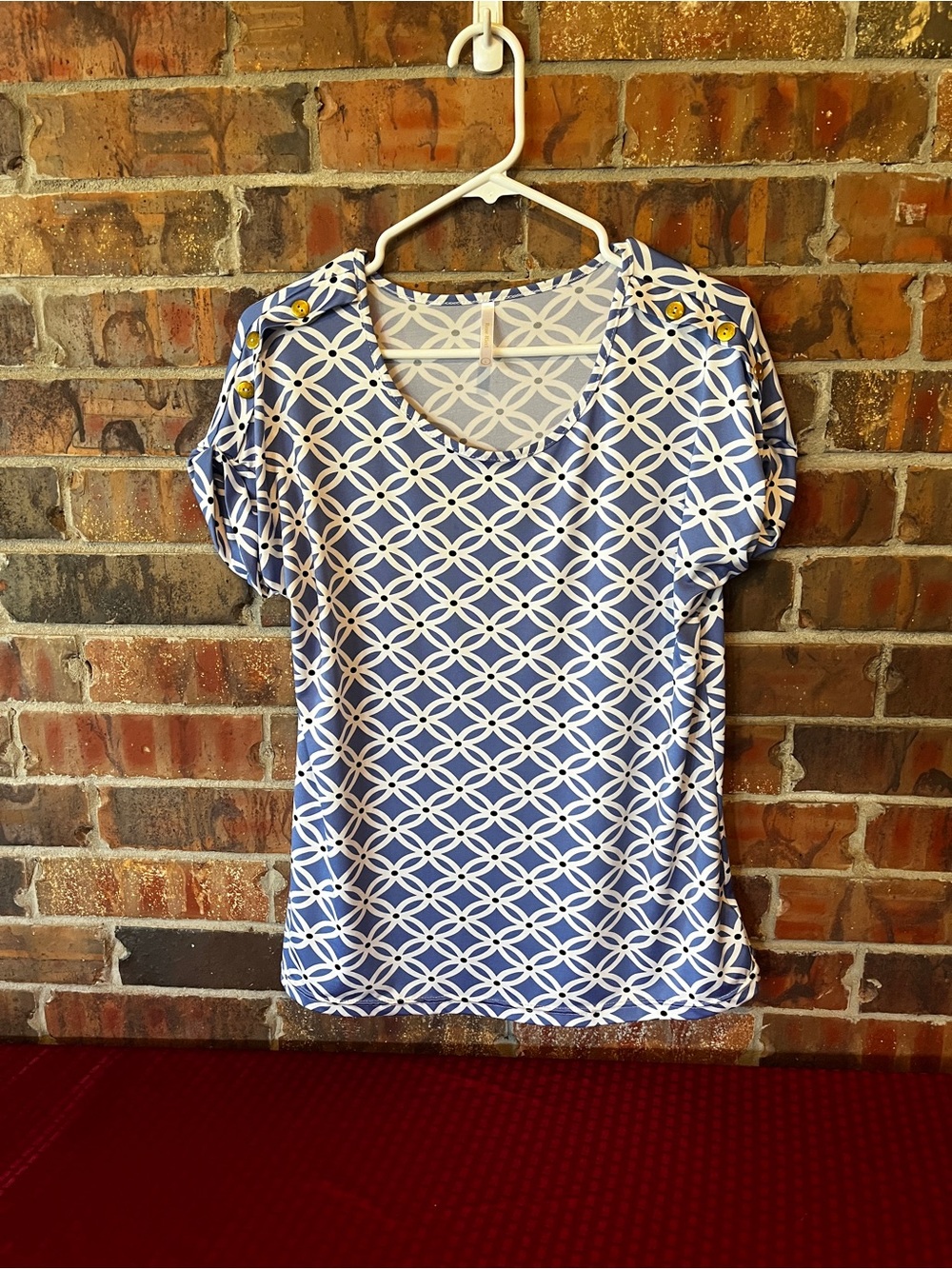 Rene Ricci Women’s blue & white geometric Top Size:L